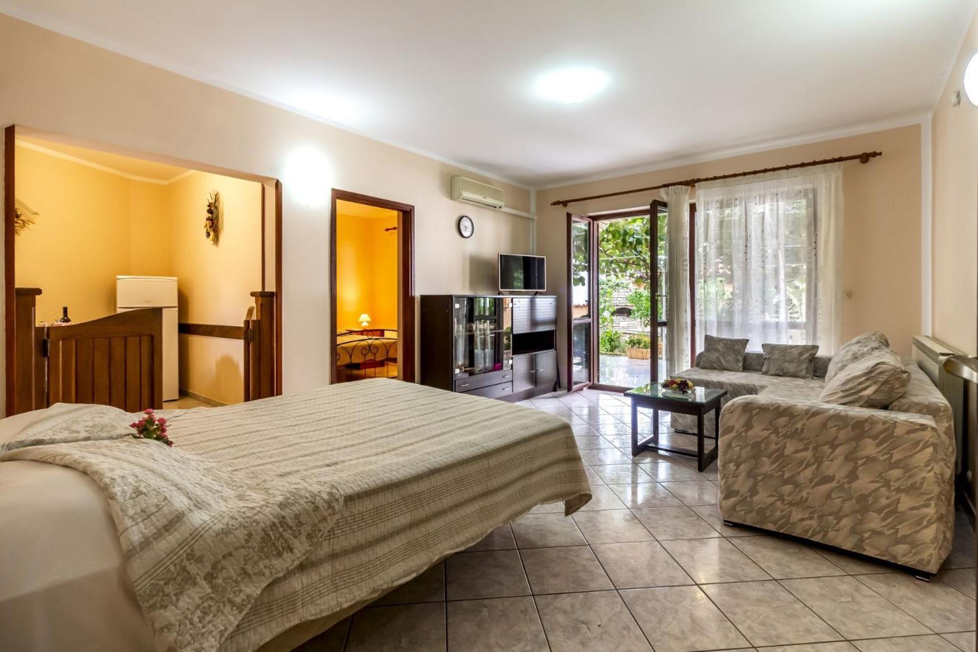 Apartments Mir Fažana エクステリア 写真
