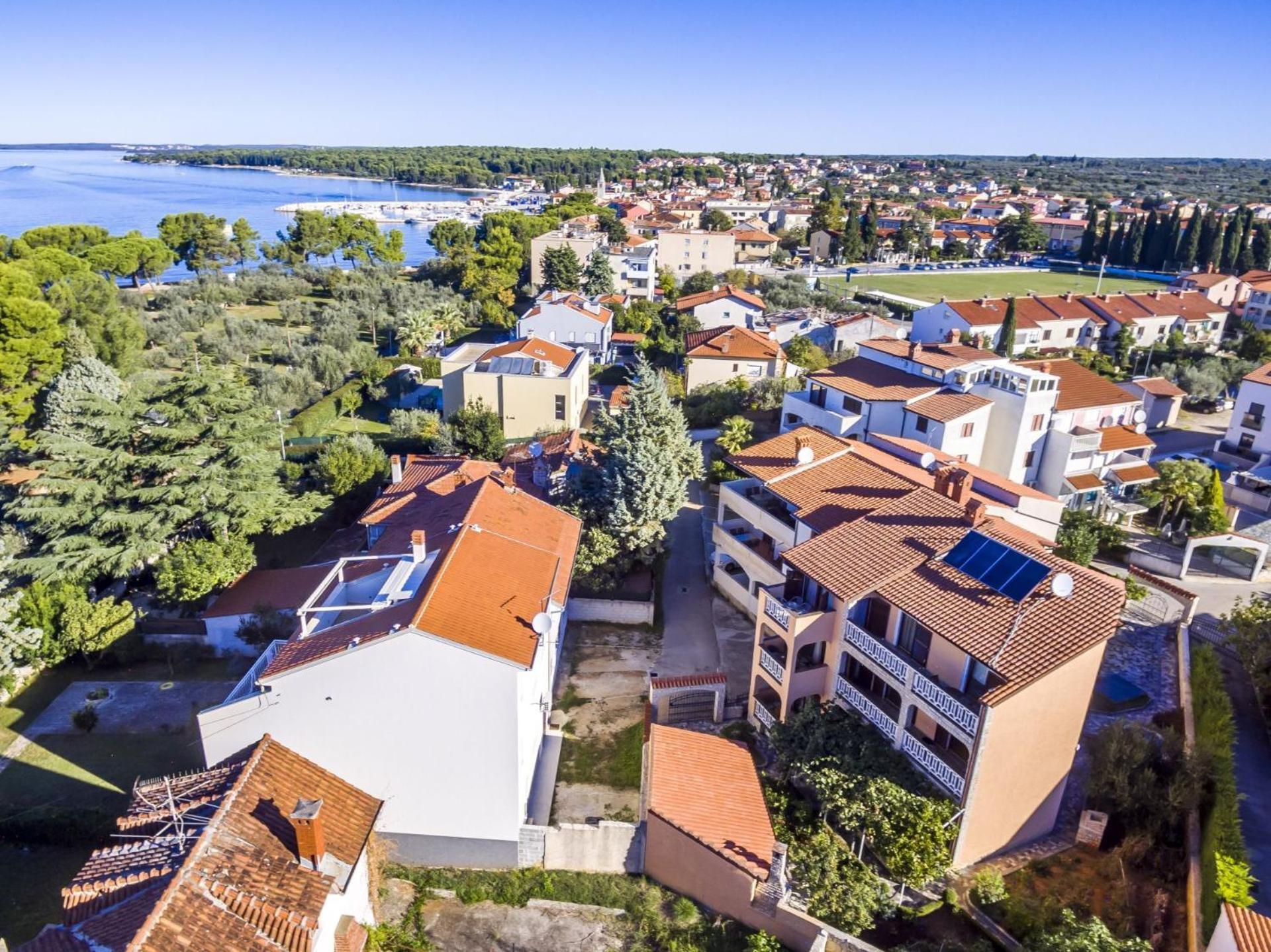 Apartments Mir Fažana エクステリア 写真